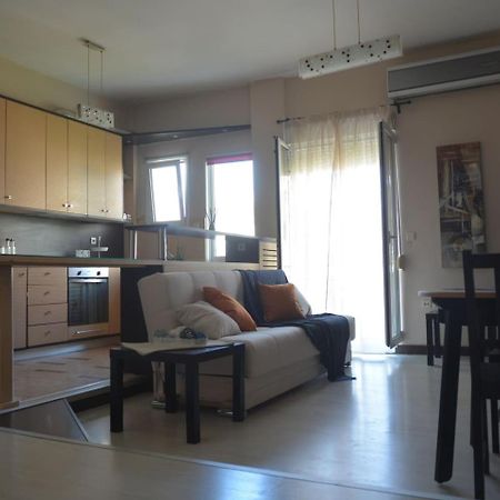 Modern Apartment, 5΄ Walk From Central Metro Station เอเธนส์ ภายนอก รูปภาพ