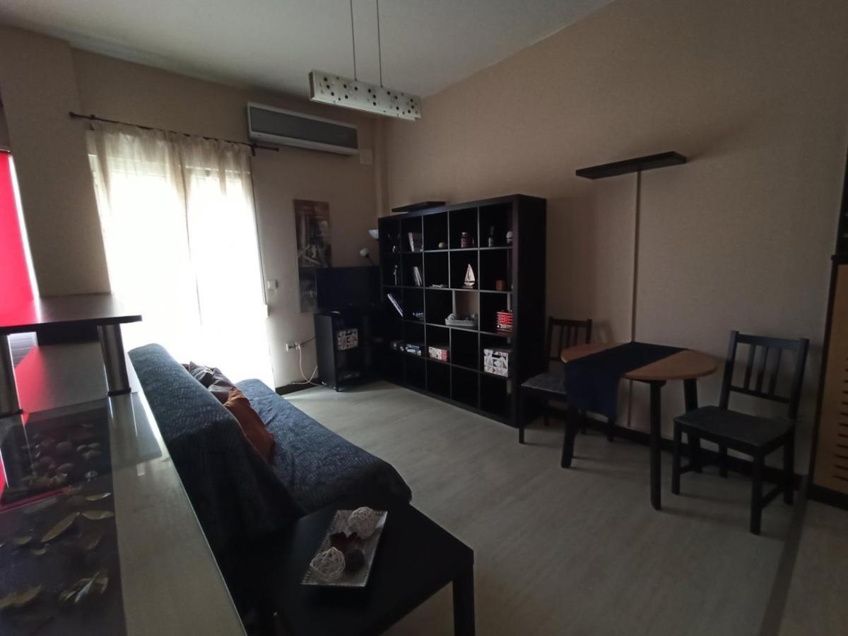 Modern Apartment, 5΄ Walk From Central Metro Station เอเธนส์ ภายนอก รูปภาพ