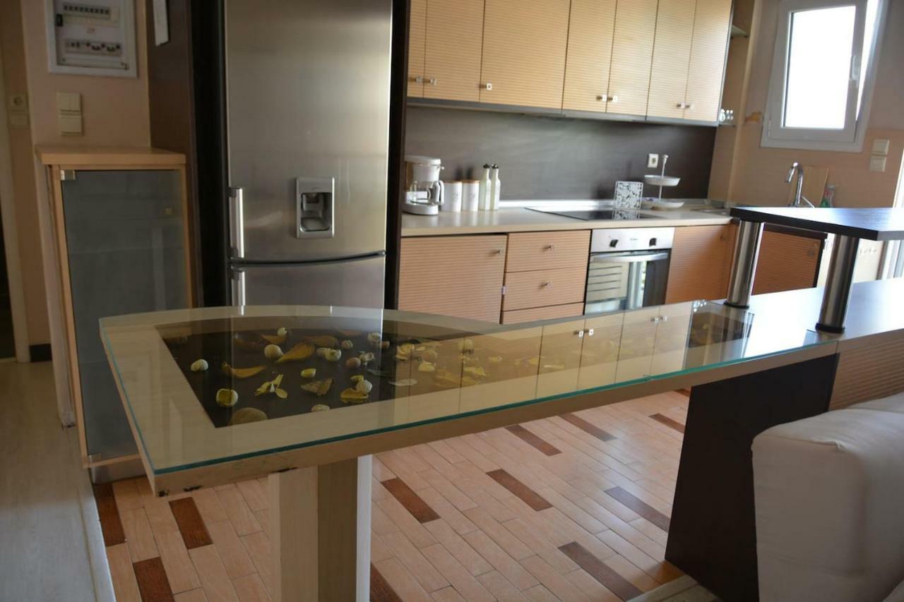 Modern Apartment, 5΄ Walk From Central Metro Station เอเธนส์ ภายนอก รูปภาพ