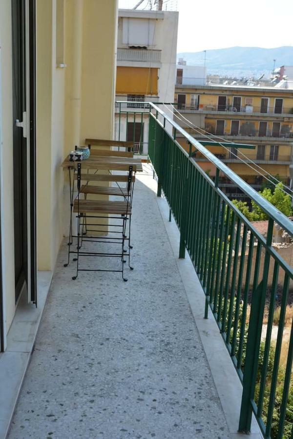 Modern Apartment, 5΄ Walk From Central Metro Station เอเธนส์ ภายนอก รูปภาพ