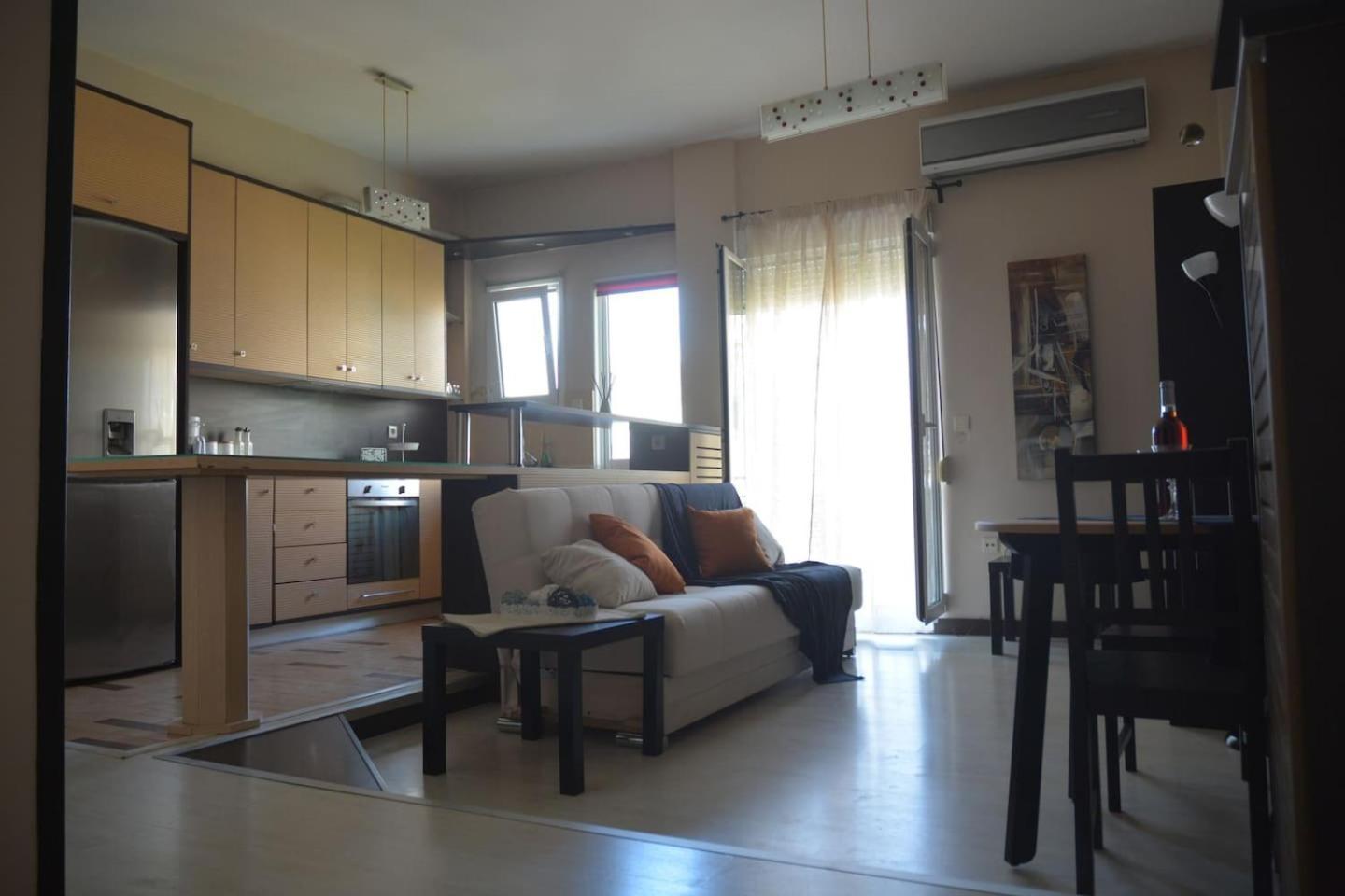 Modern Apartment, 5΄ Walk From Central Metro Station เอเธนส์ ภายนอก รูปภาพ