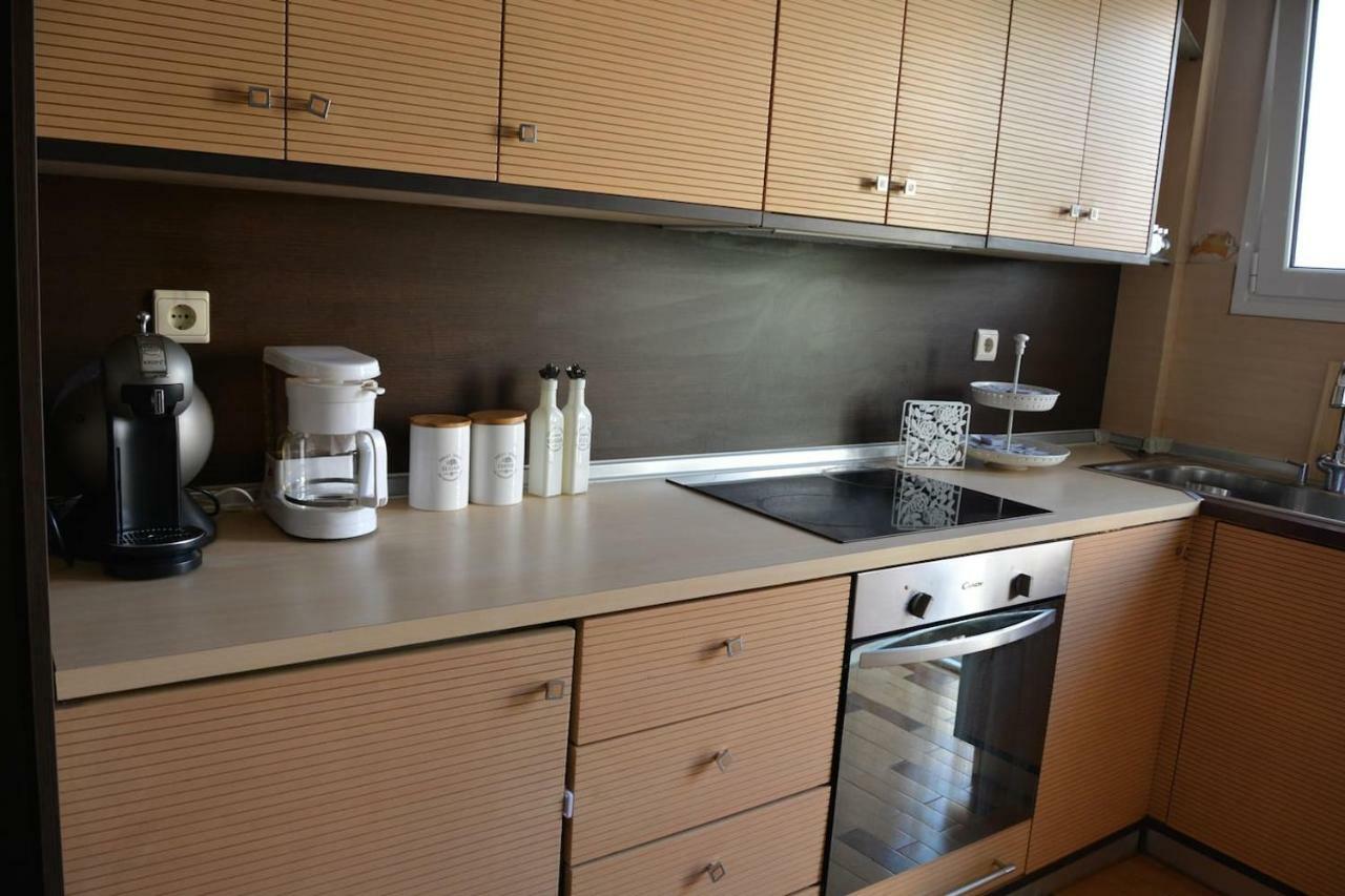 Modern Apartment, 5΄ Walk From Central Metro Station เอเธนส์ ภายนอก รูปภาพ