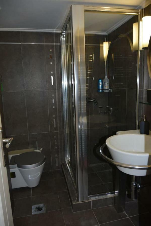 Modern Apartment, 5΄ Walk From Central Metro Station เอเธนส์ ภายนอก รูปภาพ