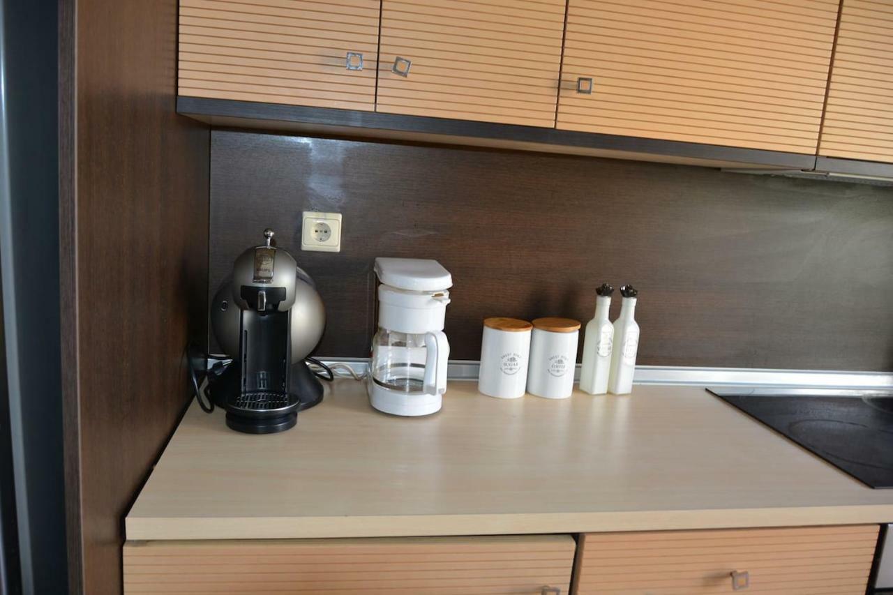 Modern Apartment, 5΄ Walk From Central Metro Station เอเธนส์ ภายนอก รูปภาพ