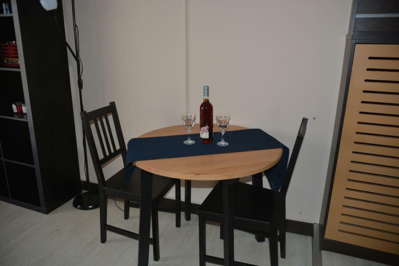 Modern Apartment, 5΄ Walk From Central Metro Station เอเธนส์ ภายนอก รูปภาพ