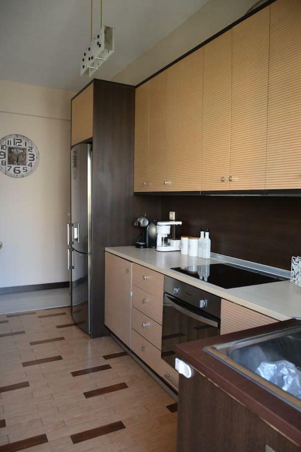 Modern Apartment, 5΄ Walk From Central Metro Station เอเธนส์ ภายนอก รูปภาพ