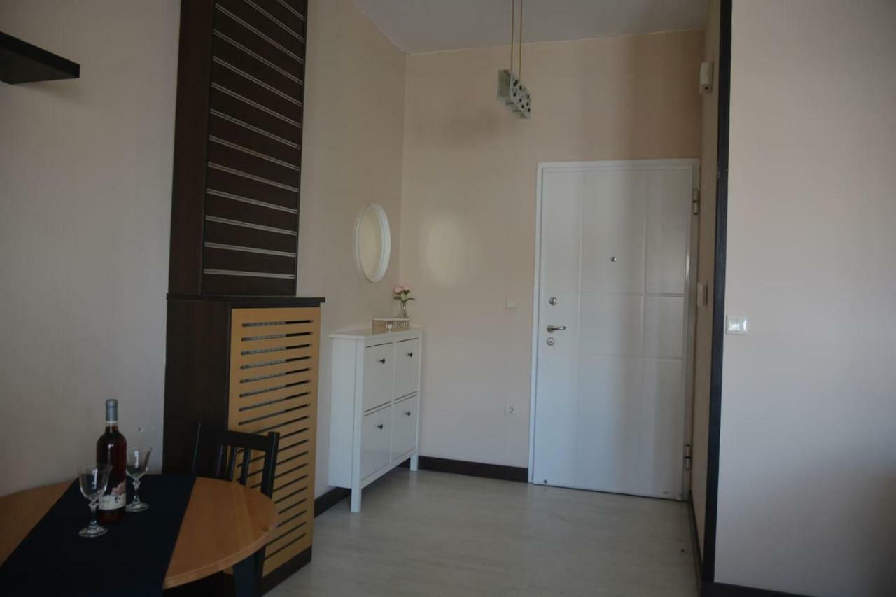 Modern Apartment, 5΄ Walk From Central Metro Station เอเธนส์ ภายนอก รูปภาพ