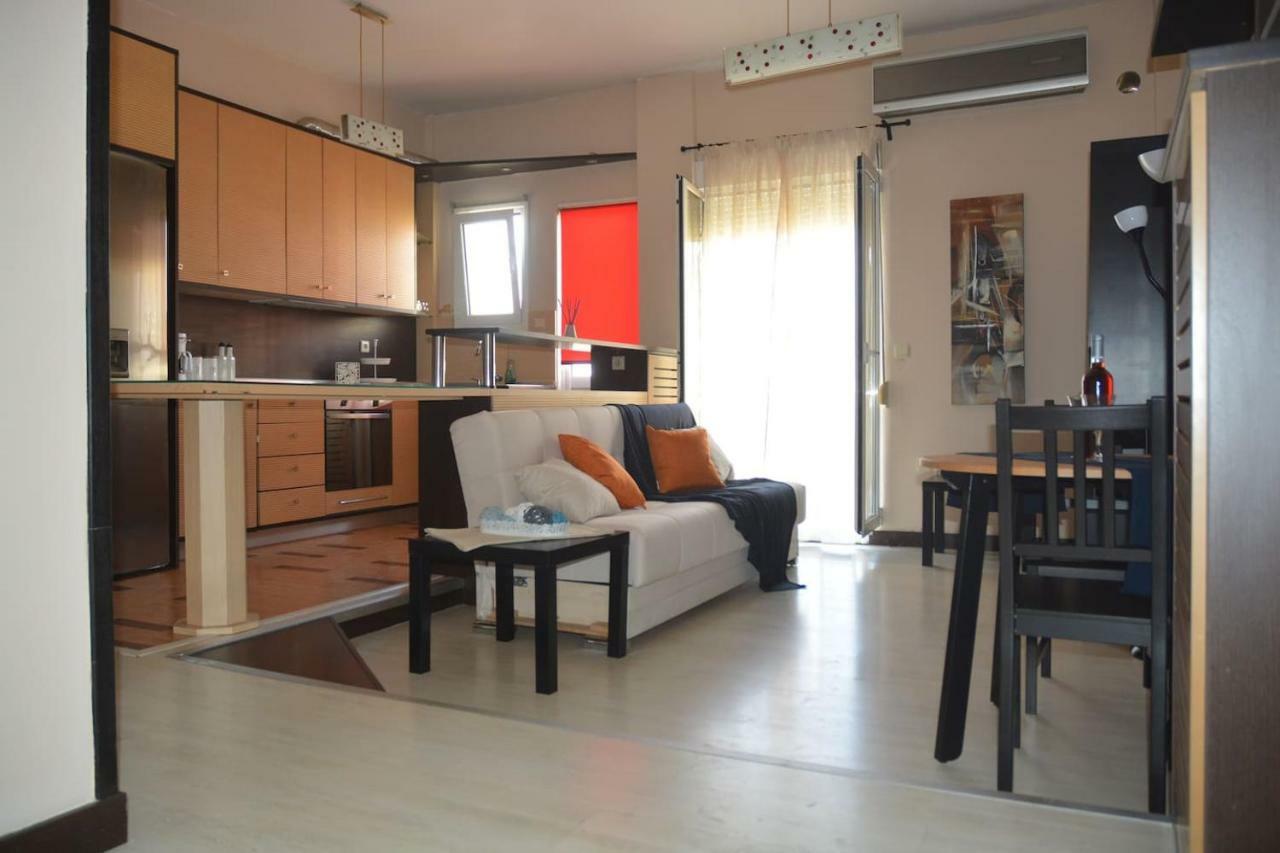 Modern Apartment, 5΄ Walk From Central Metro Station เอเธนส์ ภายนอก รูปภาพ