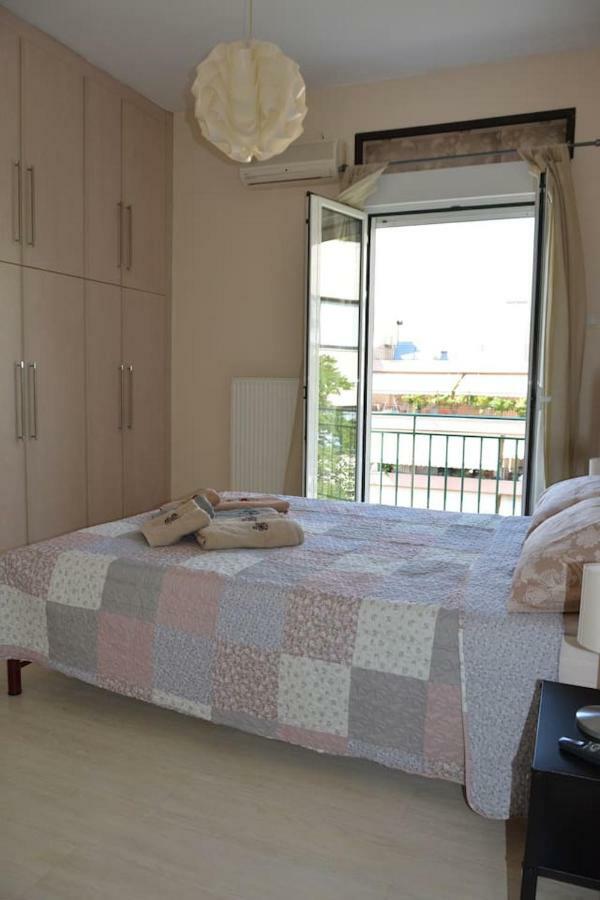 Modern Apartment, 5΄ Walk From Central Metro Station เอเธนส์ ภายนอก รูปภาพ