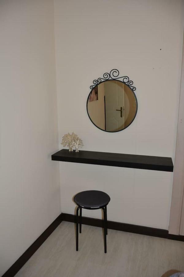 Modern Apartment, 5΄ Walk From Central Metro Station เอเธนส์ ภายนอก รูปภาพ