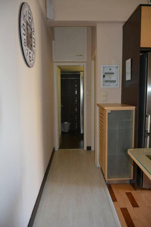 Modern Apartment, 5΄ Walk From Central Metro Station เอเธนส์ ภายนอก รูปภาพ